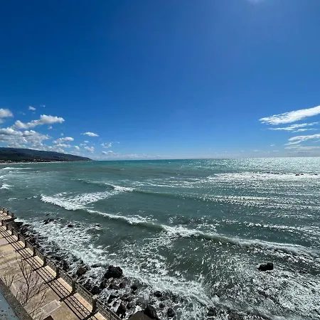 Intero Appartamento Nel Centro Storico A Un Passo Dal Lungomare Con 3 Camere Extra Large Apartment Diamante