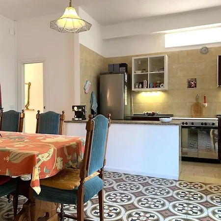 Intero Appartamento Nel Centro Storico A Un Passo Dal Lungomare Con 3 Camere Extra Large Apartment Diamante
